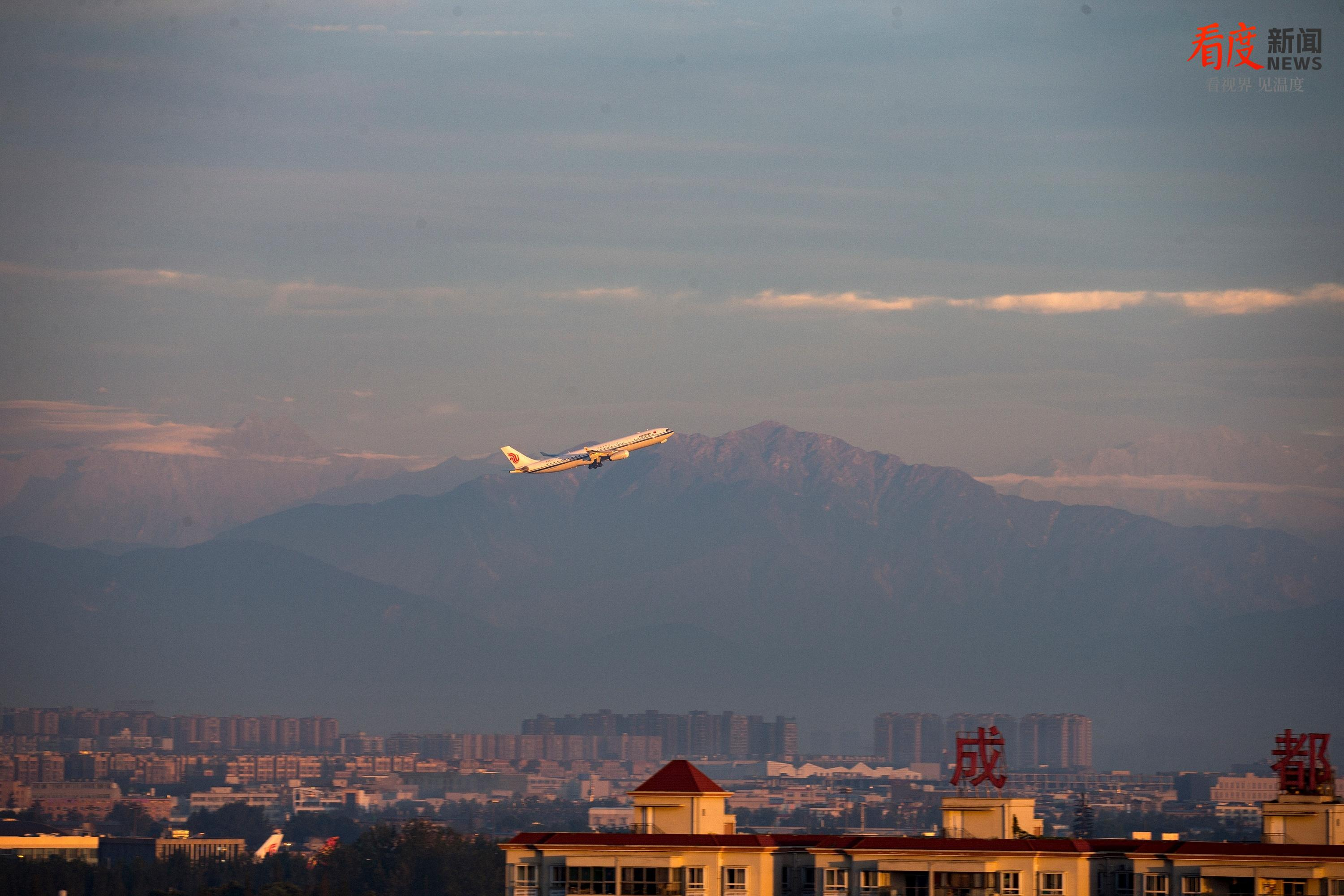 包含赛地聚焦——葡超国际比赛日热度飙升；费耶诺德迎来里程碑；压力陡增；资深球员宣示担当的词条